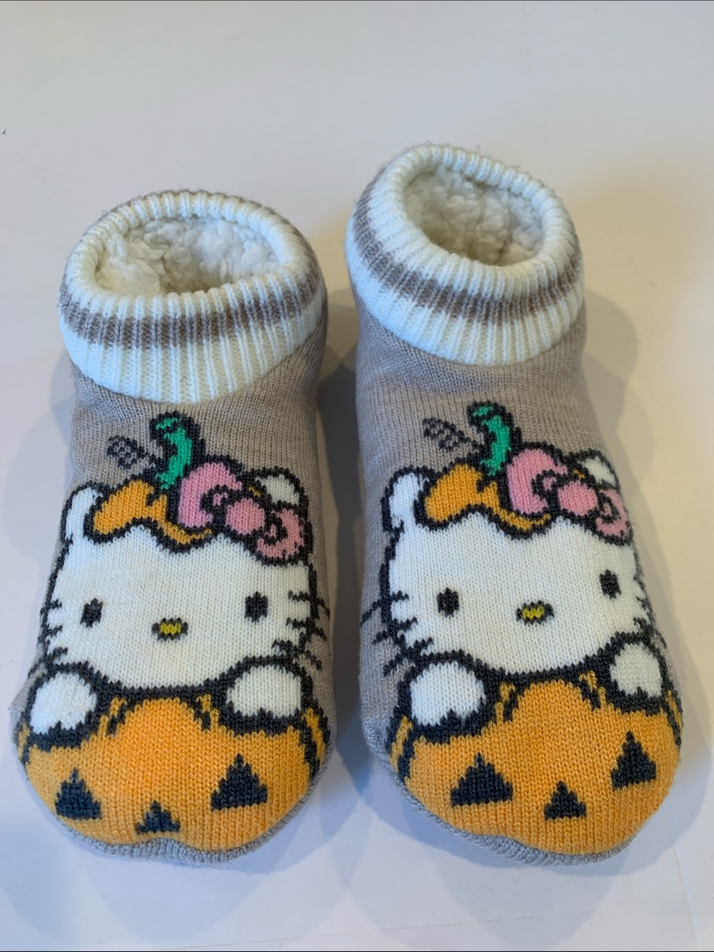 Sanrio Women’s Hello Kitty Halloween Jack o Lantern Pumpkin Grippy Slipper Socks